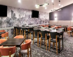 Comfortable dining and coworking space at Hyatt Place New York Midtown South.