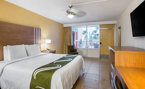 Hotel Quality Inn & Suites Hollywood Boulevard image