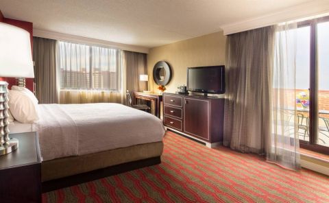 Hotel LaGuardia Plaza Hotel image