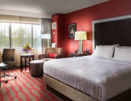 LaGuardia Plaza Hotel, LaGuardia