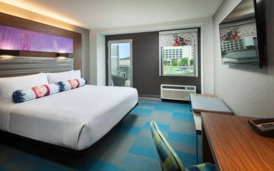 Day use room with balcony and work desk at Aloft SFO.