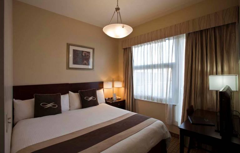 Pointe Plaza Hotel, Brooklyn