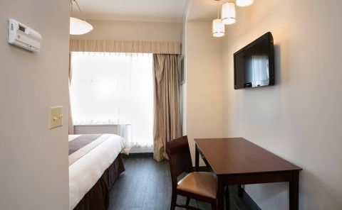 Hotel Pointe Plaza Hotel image