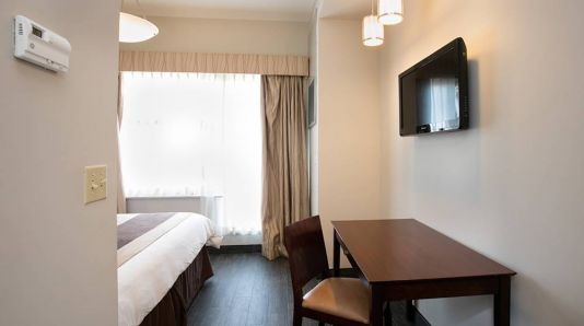 Pointe Plaza Hotel, Brooklyn