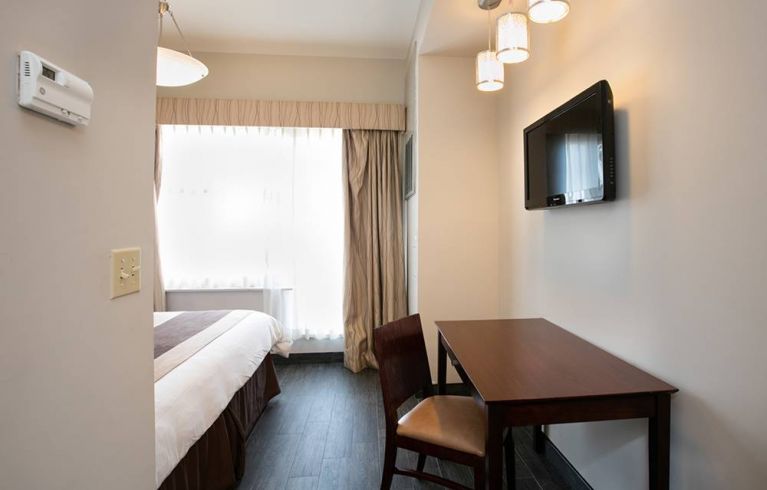 Pointe Plaza Hotel, Brooklyn