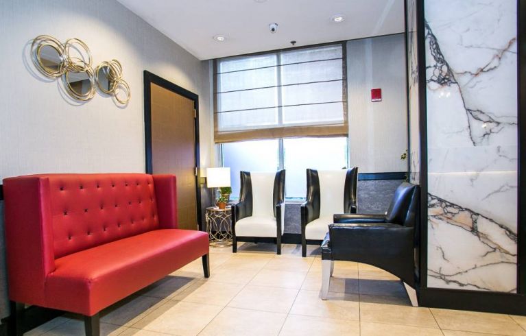 Pointe Plaza Hotel, Brooklyn