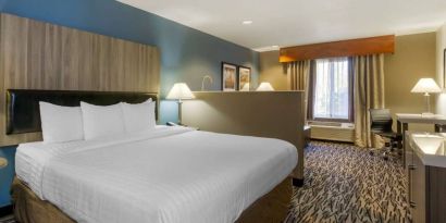 Day use room with work desk and sofa at Best Western Plus Mountain View Auburn Inn.