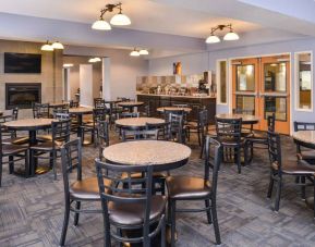 Dining area perfect for coworking at Best Western Plus Mountain View Auburn Inn.