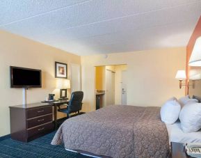 Day use room with work desk at Rodeway Inn Meadowlands.