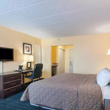 Hotel Rodeway Inn Meadowlands image