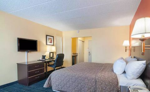 Hotel Rodeway Inn Meadowlands image