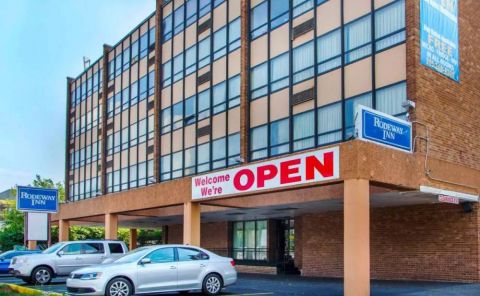 Hotel Rodeway Inn Meadowlands image