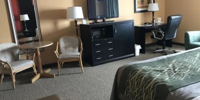 Work desk, TV, table and chairs inside day use room at Travelodge Absecon Atlantic City.