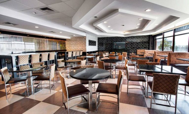 Dining area perfect for coworking at Travelodge Absecon Atlantic City.