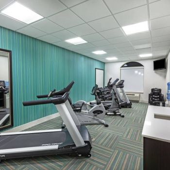 Hotel Holiday Inn Express & Suites Shreveport South - Park Plaza image