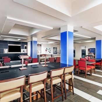 Hotel Holiday Inn Express & Suites Shreveport South - Park Plaza image