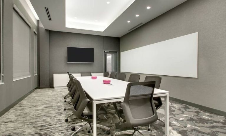 Professional meeting room at The Rose Hotel Chicago O’Hare, Tapestry Collection By Hilton.