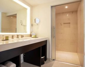 Private guest bathroom with shower at Doubletree By Hilton Toluca.
