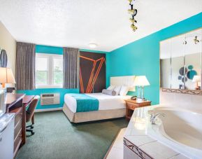 Day use room with bathtub at Howard Johnson Express Inn - Rocky Hill.