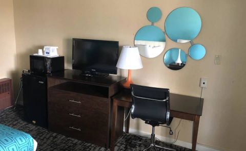 Hotel Howard Johnson Express Inn - Rocky Hill image