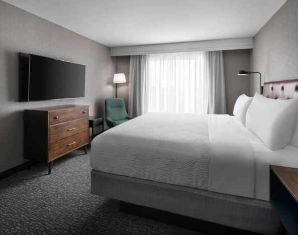 Day use room with natural light at Four Points By Sheraton San Francisco Airport.
