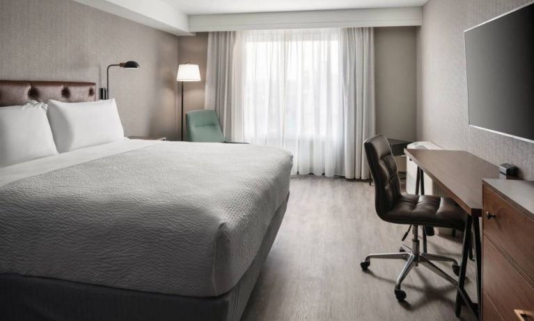 Day use room with work desk at Four Points By Sheraton San Francisco Airport.
