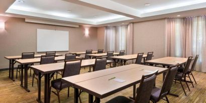 Meeting room at Courtyard By Marriott Sarasota Bradenton Airport.