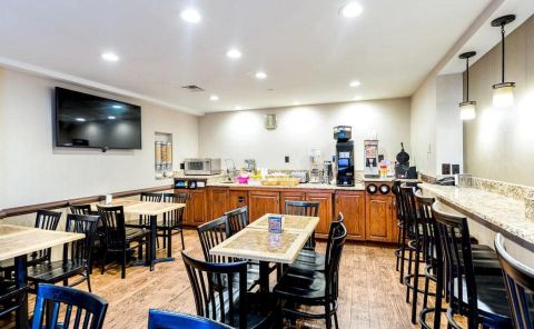 Hotel Anchor Inn Bayside image