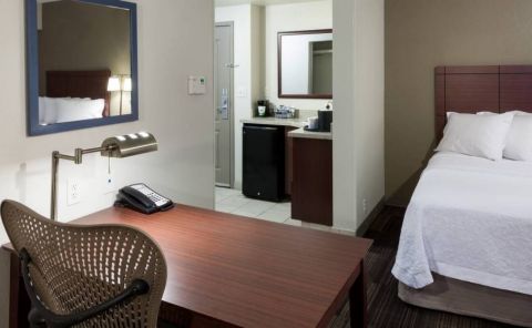 Hotel Hampton Inn & Suites Boise Downtown image
