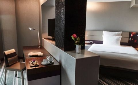 Hotel Steigenberger Airport Hotel image