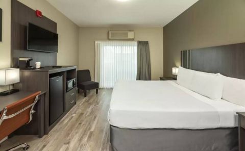 Hotel Riviera Prince George image