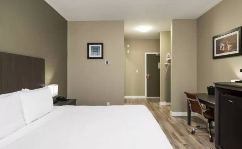 Hotel Riviera Prince George image