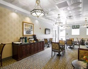 Breakfast area at Liberty Hotel Cleburne, An Ascend Hotel Collection Member.