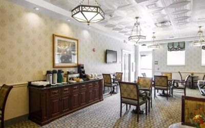 Breakfast area at Liberty Hotel Cleburne, An Ascend Hotel Collection Member.
