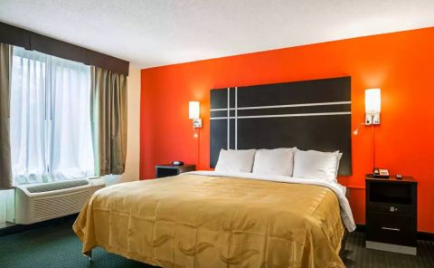 Hotel Quality Suites Atlanta Airport East image