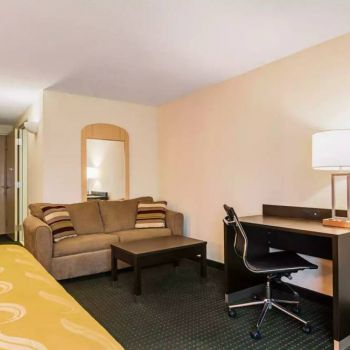 Hotel Quality Suites Atlanta Airport East image
