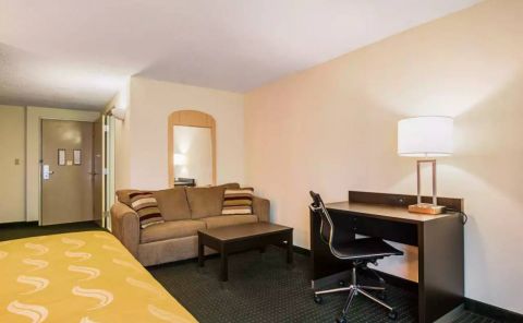 Hotel Quality Suites Atlanta Airport East image