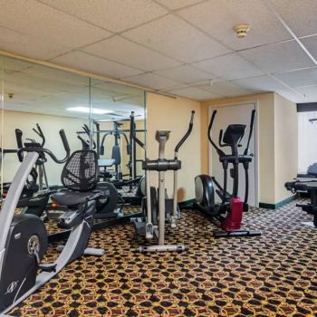 Hotel Quality Suites Atlanta Airport East image