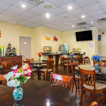 Hotel Quality Suites Atlanta Airport East image
