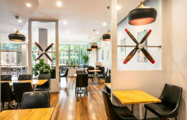 Holiday Inn Sydney Airport, Sydney