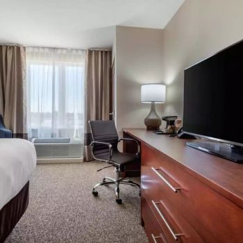Hotel Comfort Inn & Suites Napanee image