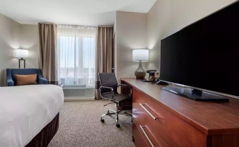 Hotel Comfort Inn & Suites Napanee image