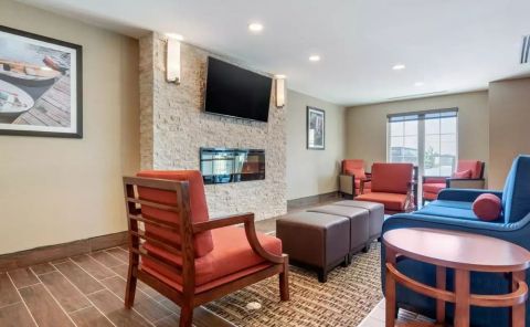 Hotel Comfort Inn & Suites Napanee image