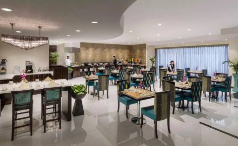 Hotel Savoy Crest Hotel Apartments image