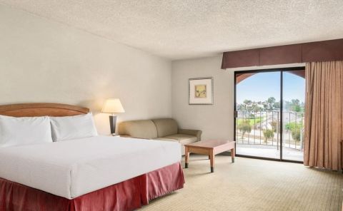 Hotel Golden Sails Hotel Long Beach image