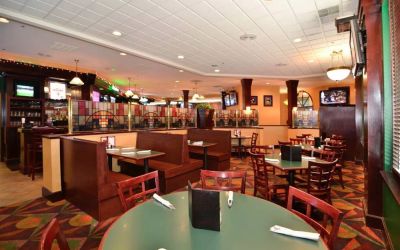 Dining area perfect for coworking at Best Western Plus BWI Airport Arundel Mills.
