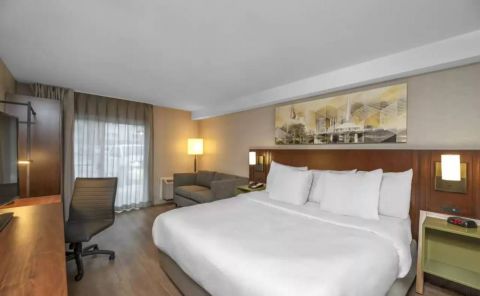 Hotel Comfort Inn Brossard image