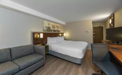 Hotel Comfort Inn Brossard image