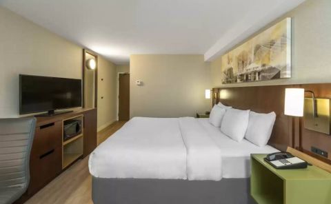 Hotel Comfort Inn Brossard image
