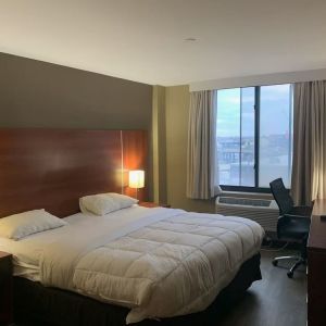 Day use room with work desk at Sky Hotel Flushing - Laguardia Airport.
